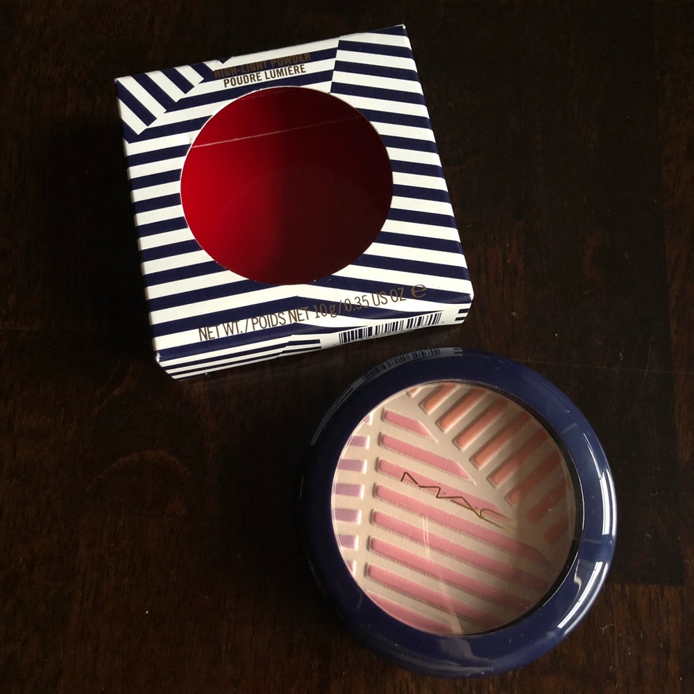 Mac Highlight Powder in Crew